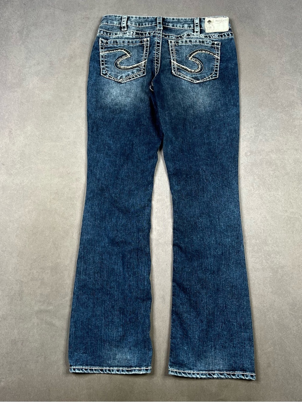 Silver Jeans Low Rise Boot cut Dark Blue Flare Jeans with Signature Back Pockets